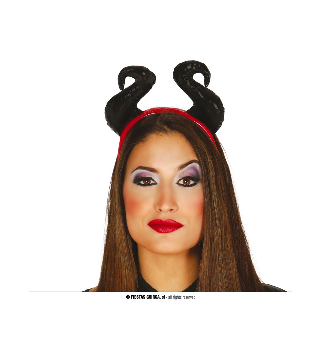 Čelenka s černými rohy