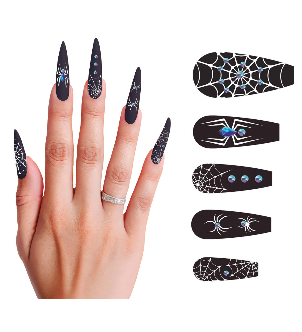 Nehty zdobenými pavučinovým motivem